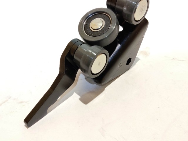 Fiat Scudo, Citroen Jumpy, Peugeot Expert utángyártott új jobb oldali tolóajtó alsó görgő 