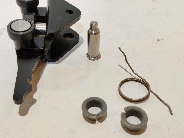 Fiat Scudo, Citroen Jumpy, Peugeot Expert utángyártott új jobb oldali tolóajtó alsó görgő 