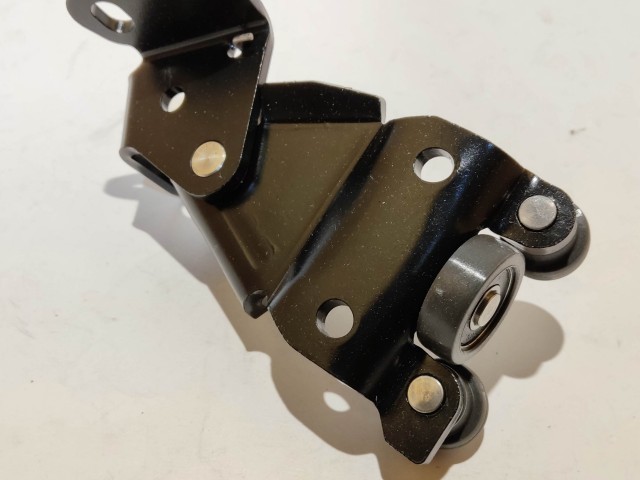 Fiat Scudo, Citroen Jumpy, Peugeot Expert 1995-2006 utángyártott új jobb oldali középső tolóajtó görgő