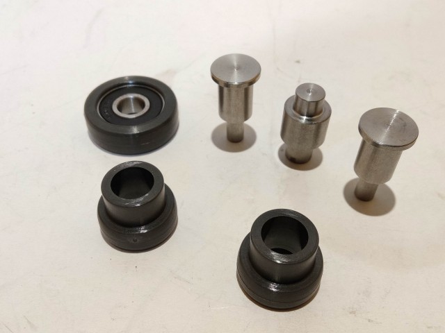 Fiat Scudo, Citroen Jumpy, Peugeot Expert utángyártott új jobb oldali tolóajtó alsó görgő javító készlet