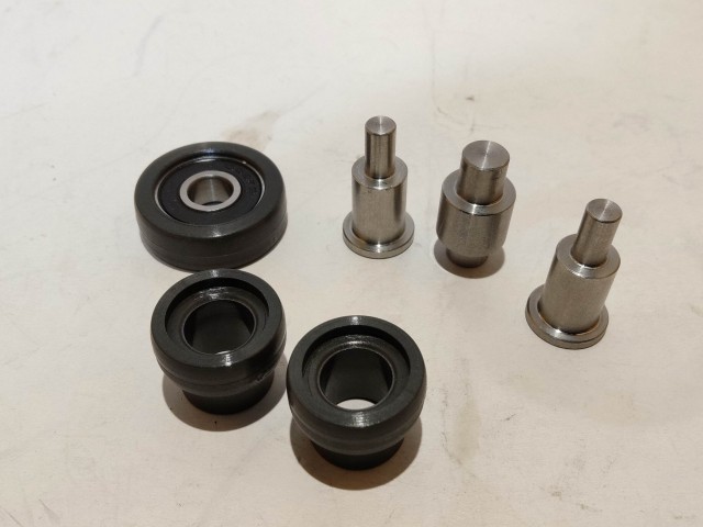 Fiat Scudo, Citroen Jumpy, Peugeot Expert utángyártott új jobb oldali tolóajtó alsó görgő javító készlet