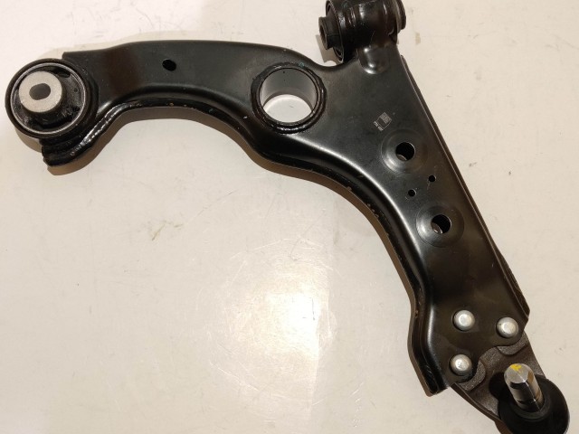 Alfa Romeo Giulietta utángyártott új, jobb első lengőkar