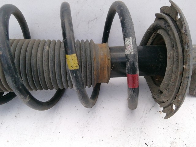 198791 Kia Rio 2011-2017 benzines bal első lengéscsillapító, Citrom, Piros, Fehér szinjelőlésű rugóval