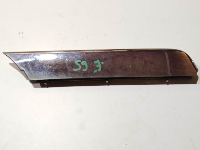 199023 Alfa Romeo 159 2005-2011 jobb első felső díszcsík, mindhárom rögzítő pöcök törött!