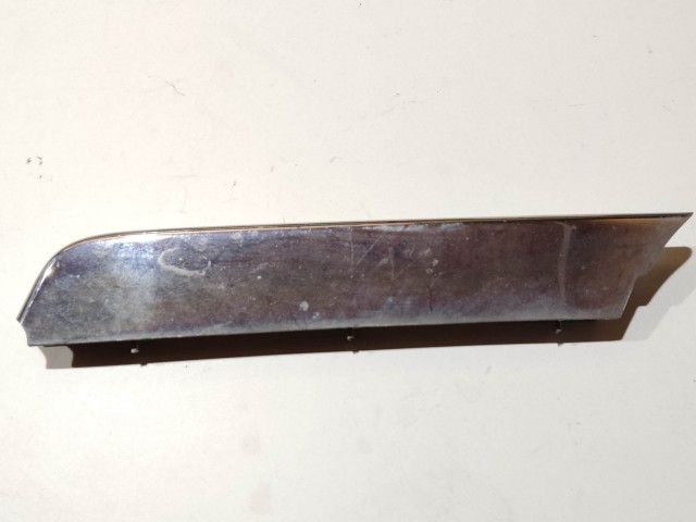 199023 Alfa Romeo 159 2005-2011 jobb első felső díszcsík, mindhárom rögzítő pöcök törött!