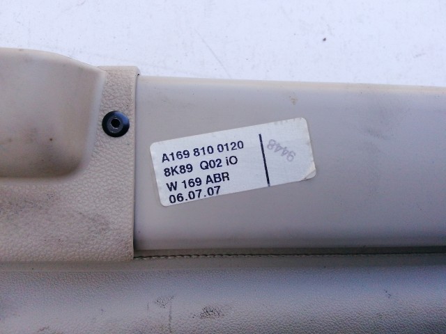 198836 Mercedes Benz A-Class(W169) 2004-2012 kalaptartó a képen látható sérüléssel  A1698100120