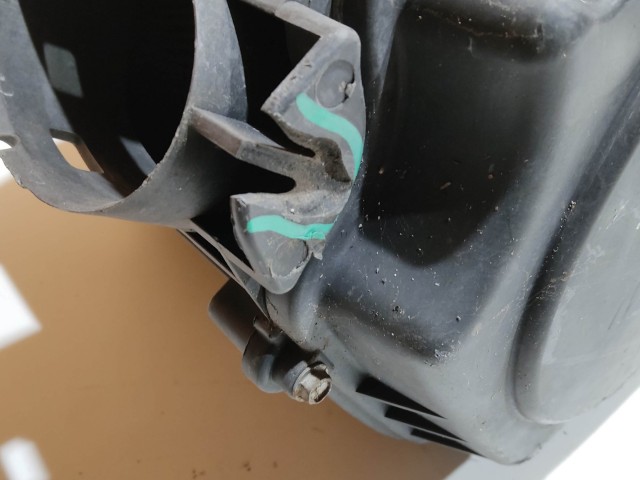 199201 Alfa Romeo 159 légszűrőház, a képen látható rögzítő fülek töröttek!