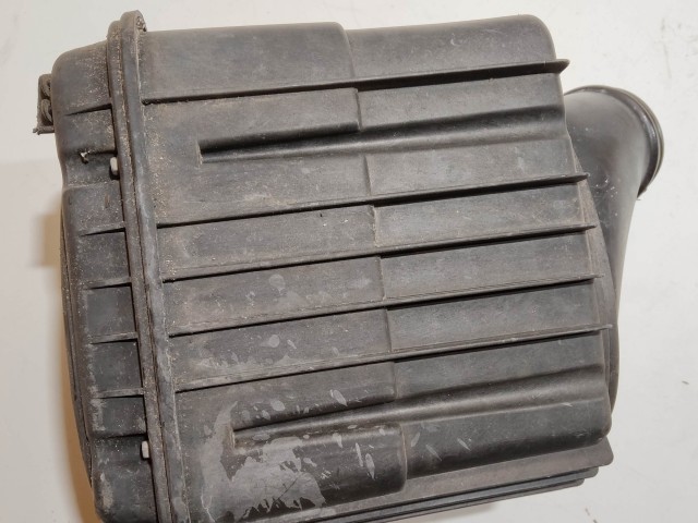 199201 Alfa Romeo 159 légszűrőház, a képen látható rögzítő fülek töröttek!