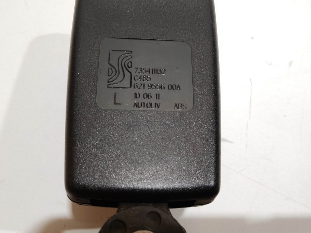 Fiat Grande Punto bal hátsó biztonsági övcsat 735411132