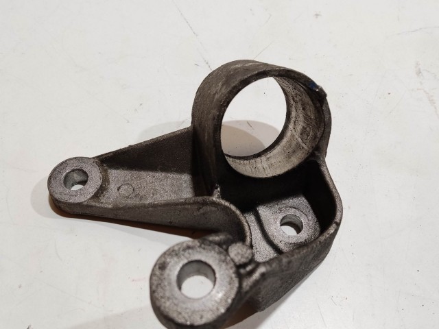 Kuplung munkahenger tartó