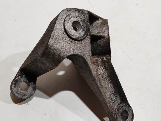 199349 Alfa Romeo 147, 156, Gt alsó kuplung munkahenger tartó konzol 73500482