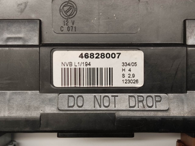 Fiat Croma 46828007 számú ablakemelő vezérlő