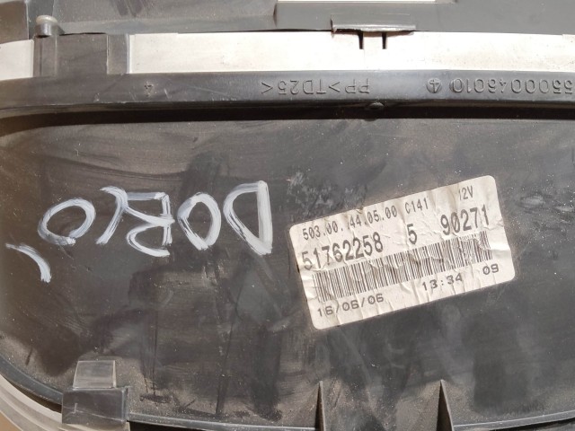 199416 Fiat Doblo 2005-2009 óracsoport (kilóméteróra), a képen látható sérüléssel