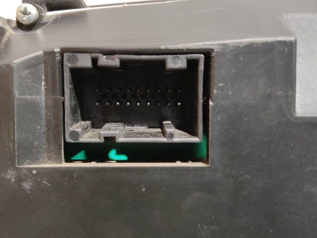 199427 Fiat Grande Punto 2005-2009 benzines, nagy kijelzős óracsoport, a képen látható sérüléssel 51828263