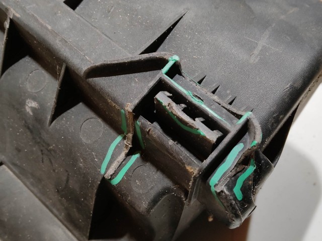 199457 Fiat Punto II.-III. 1,2 16v benzin légszűrőház, a képen látható sérüléssel