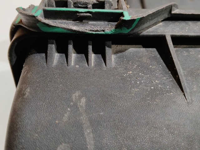 199457 Fiat Punto II.-III. 1,2 16v benzin légszűrőház, a képen látható sérüléssel