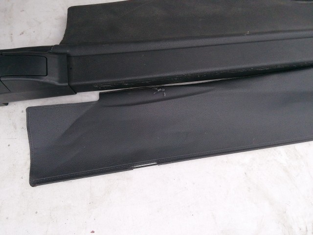 198889 Opel Astra H 2004-2014 kombi kalaptartó, a képen látható sérüléssel