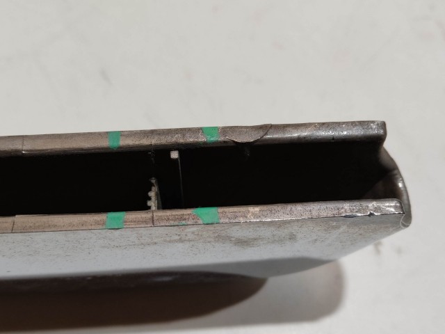 199471 Alfa Romeo Alfa Romeo 159 2005-2011 bal első felső díszcsík, egy rögzítőpöcök töréssel!