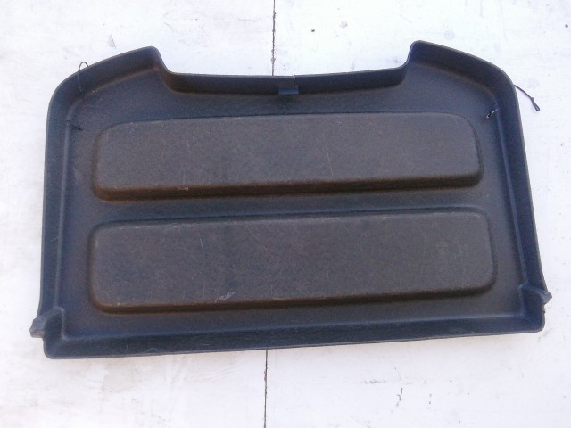 198919 Dacia Sandero II. 2012-2020 kalaptartó, a képen látható sérüléssel