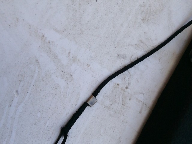 198904 Chevrolet Aveo 2008-2011 Kalaptartó, a képen látható sérüléssel