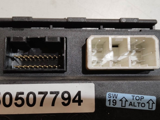 Alfa Romeo GT 2003-2010 ablakemelő vezérlő  50507794