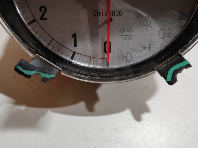 Alfa Romeo 156 Crosswagon fordulatszámmérő,  a képen látható sérüléssel
