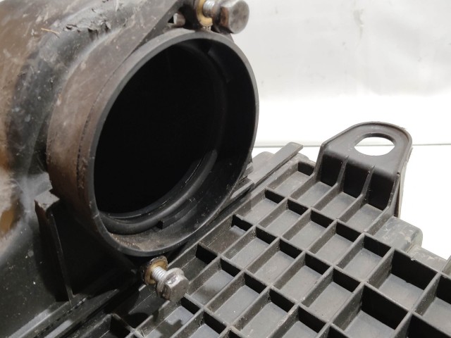 199515 Alfa Romeo GT, 147 1,9 Diesel légszűrőház a képen látható sérüléssel 46794400