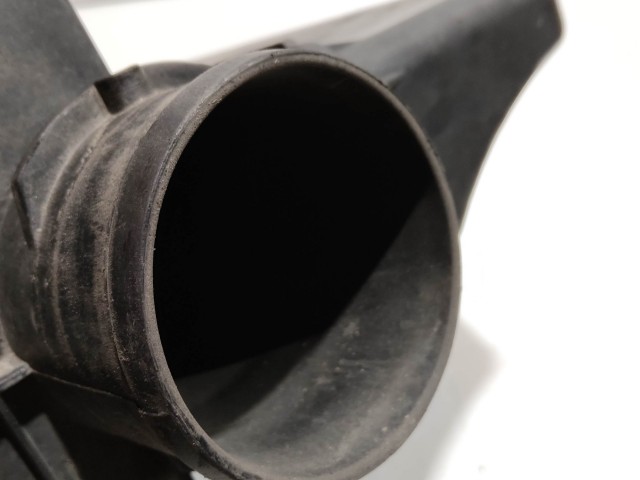 199515 Alfa Romeo GT, 147 1,9 Diesel légszűrőház a képen látható sérüléssel 46794400