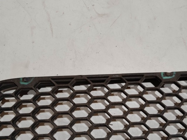 199527 Alfa Romeo 147 2005-2010  Jobb első díszrács a képen látható sérüléssel