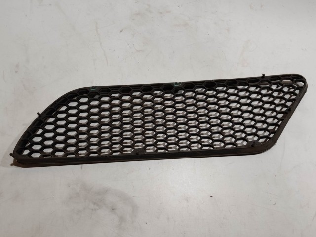 199527 Alfa Romeo 147 2005-2010  Jobb első díszrács a képen látható sérüléssel