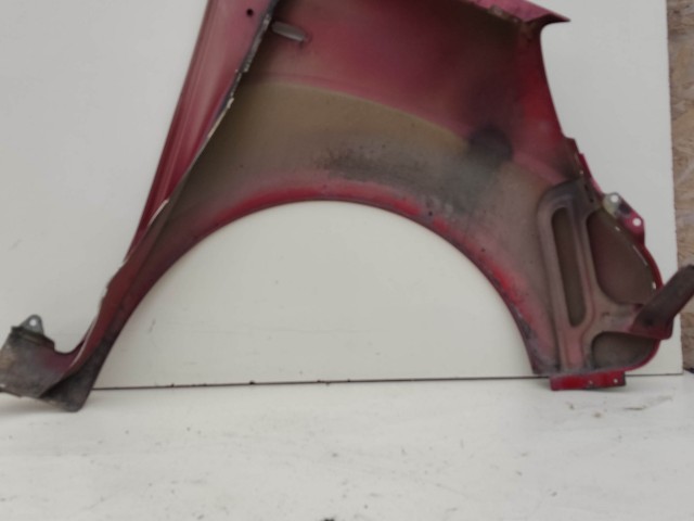 199588 Peugeot Bipper, Citren Nemo, Fiat Fiorino, Qubo bordó színű bal első sárvédő, a képen látható rozsdával