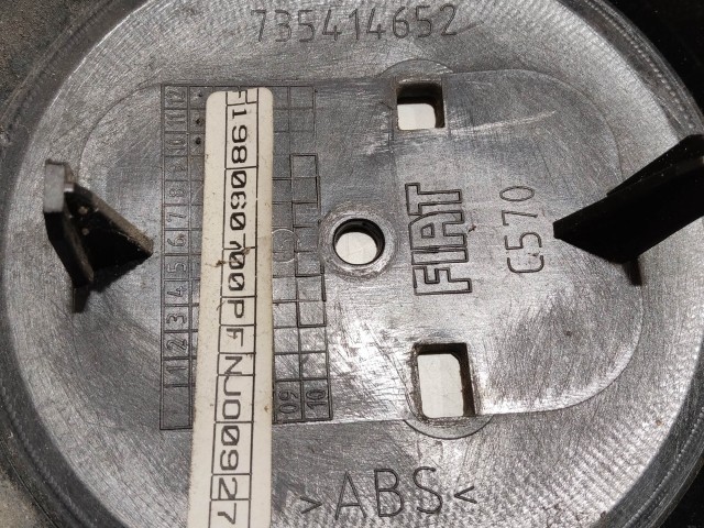 199566 Fiat Bravo 2007-2014 díszrács a képen látható állapotban