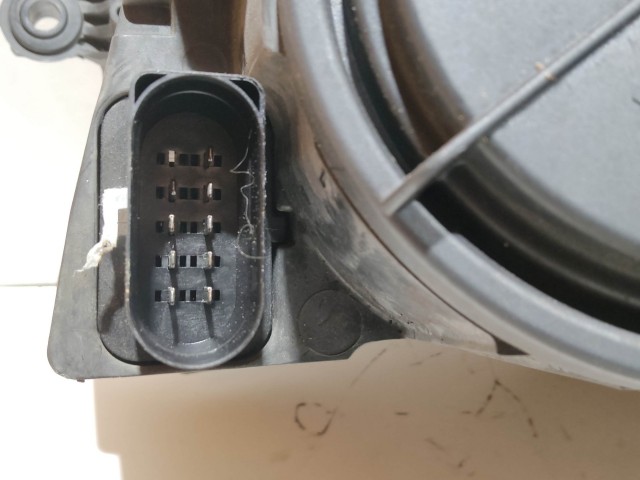 199575 Volkswagen Polo 9N 2001-2009 jobb első fényszóró, a képen látható sérüléssel