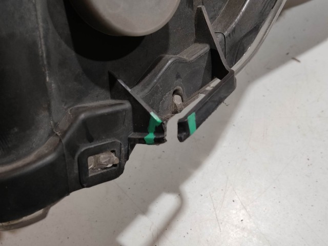 199575 Volkswagen Polo 9N 2001-2009 jobb első fényszóró, a képen látható sérüléssel