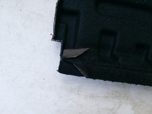 198968 Citroen C4 5 ajtós 2004-2011 kalaptartó,a képen látható sérüléssel