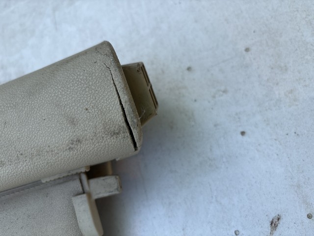 198836 Mercedes Benz A-Class(W169) 2004-2012 kalaptartó a képen látható sérüléssel  A1698100120