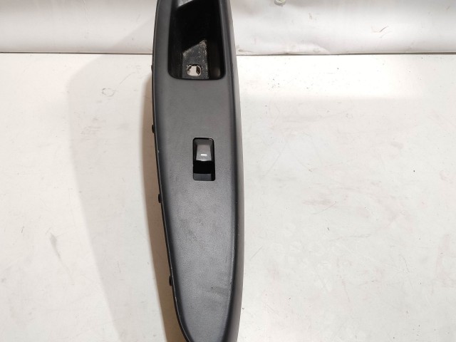 199947 Kia Rio 2011-2017 jobb első ablakemelő kapcsoló 827401W010