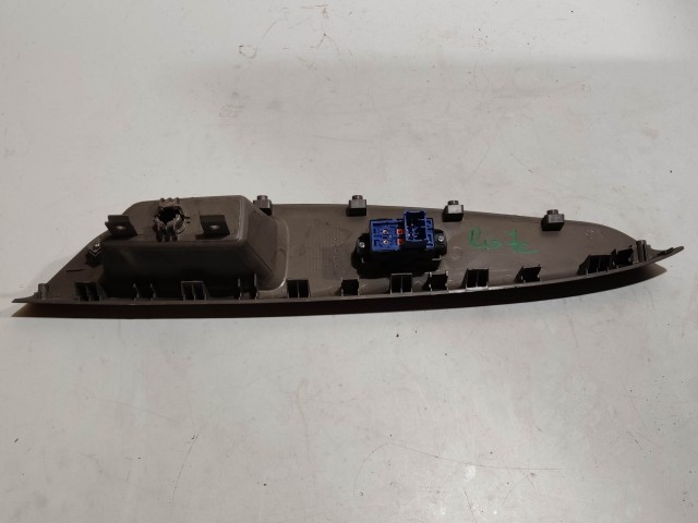 199947 Kia Rio 2011-2017 jobb első ablakemelő kapcsoló 827401W010