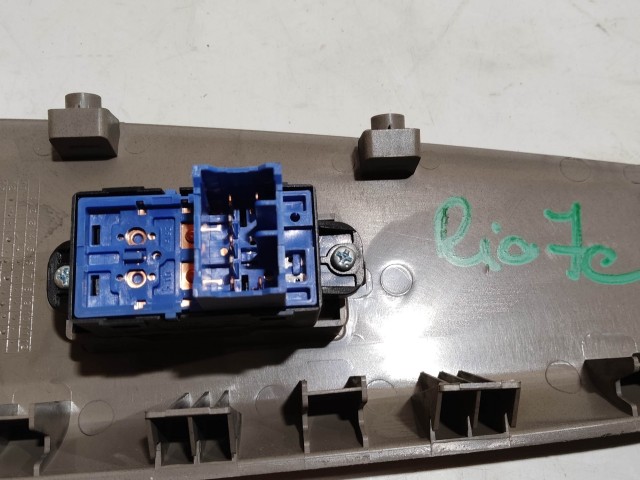 199947 Kia Rio 2011-2017 jobb első ablakemelő kapcsoló 827401W010