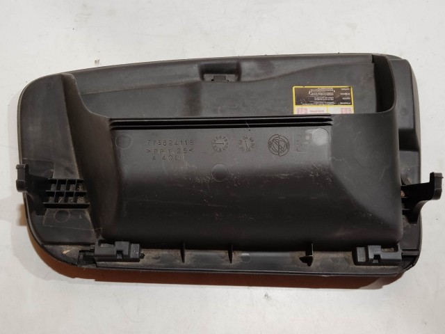 200080 Fiat Punto II.-III. fekete színű utaoldali légzsákos kesztyűtartó, a képen látható állapotban