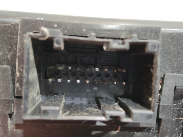 Lancia Ypsilon II. 2003-2011 bal oldali ablakemelő vezérlő 51771412