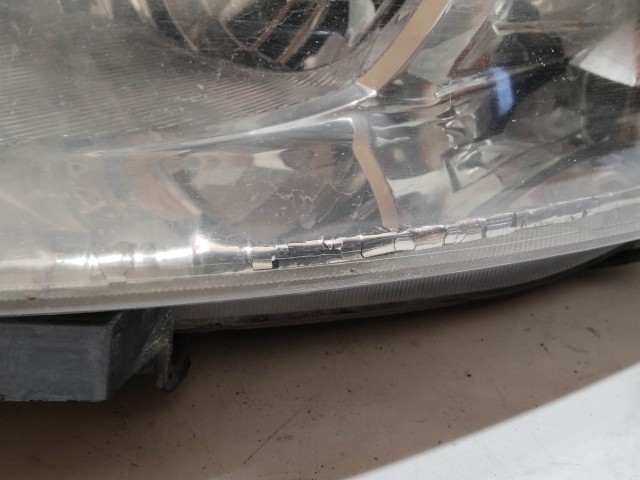200177 Fiat Croma  2005-2008 Lámpa , Fényszóró Használt  bal első  a képen látható sérüléssel