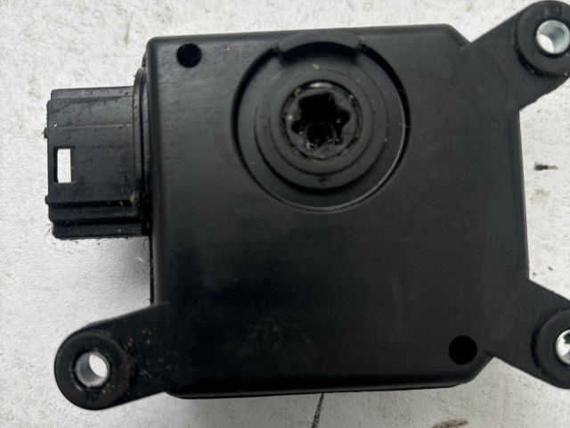 Fiat Bravo 2007-2014 digitklímás fűtés állító motor, bal felső 46723703