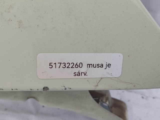 200682 Lancia Musa 2004-2012 jobb első árvédő