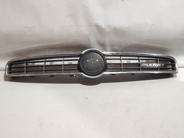 200685 Fiat Bravo 2007-2014 díszrács a képen látható állapotban