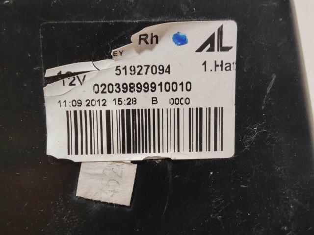 200691 Fiat Punto Evo jobb hátsó lámpa, ovál csatlakozós, izzó foglalat nélkül 51927094