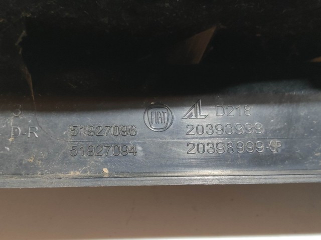 200691 Fiat Punto Evo jobb hátsó lámpa, ovál csatlakozós, izzó foglalat nélkül 51927094