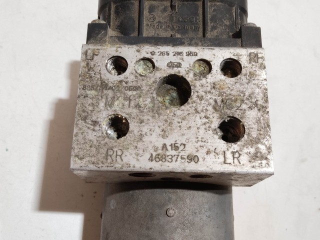 200718 Fiat Multipla Abs, a képen látható csatlakozó sérüléssel 46837590 , 0265216959