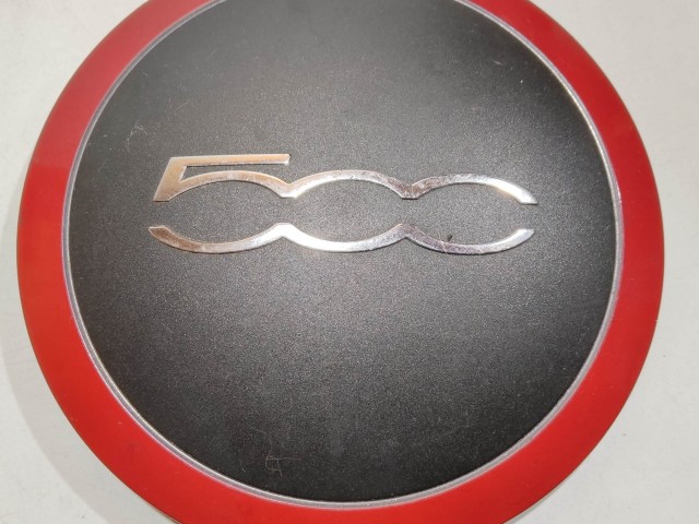 201075 Fiat 500 2007- felni közép kupak, a képen látható sérüléssel 51877477