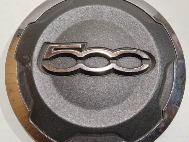 201091 Fiat 500 L 2012-2022 Felni közép kupak 735574469